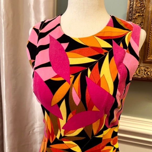 EUC Tori Richard Velvet Mod Print Sleeveless Sheath Dress w/ Stretch Size 6 - Picture 2 of 3